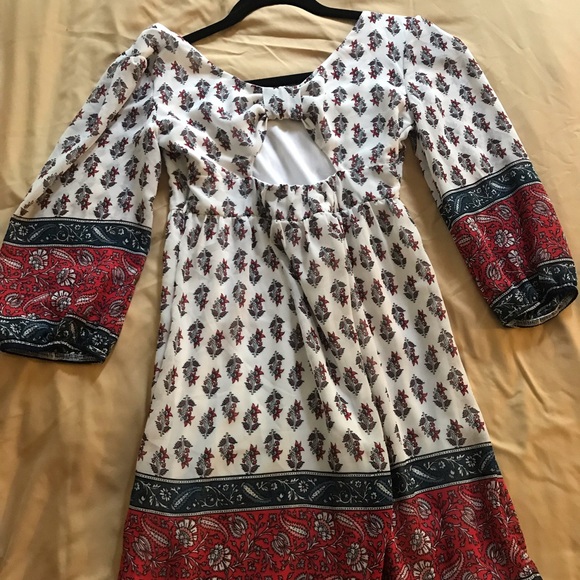 Beautiful patterned dress - Picture 2 of 2